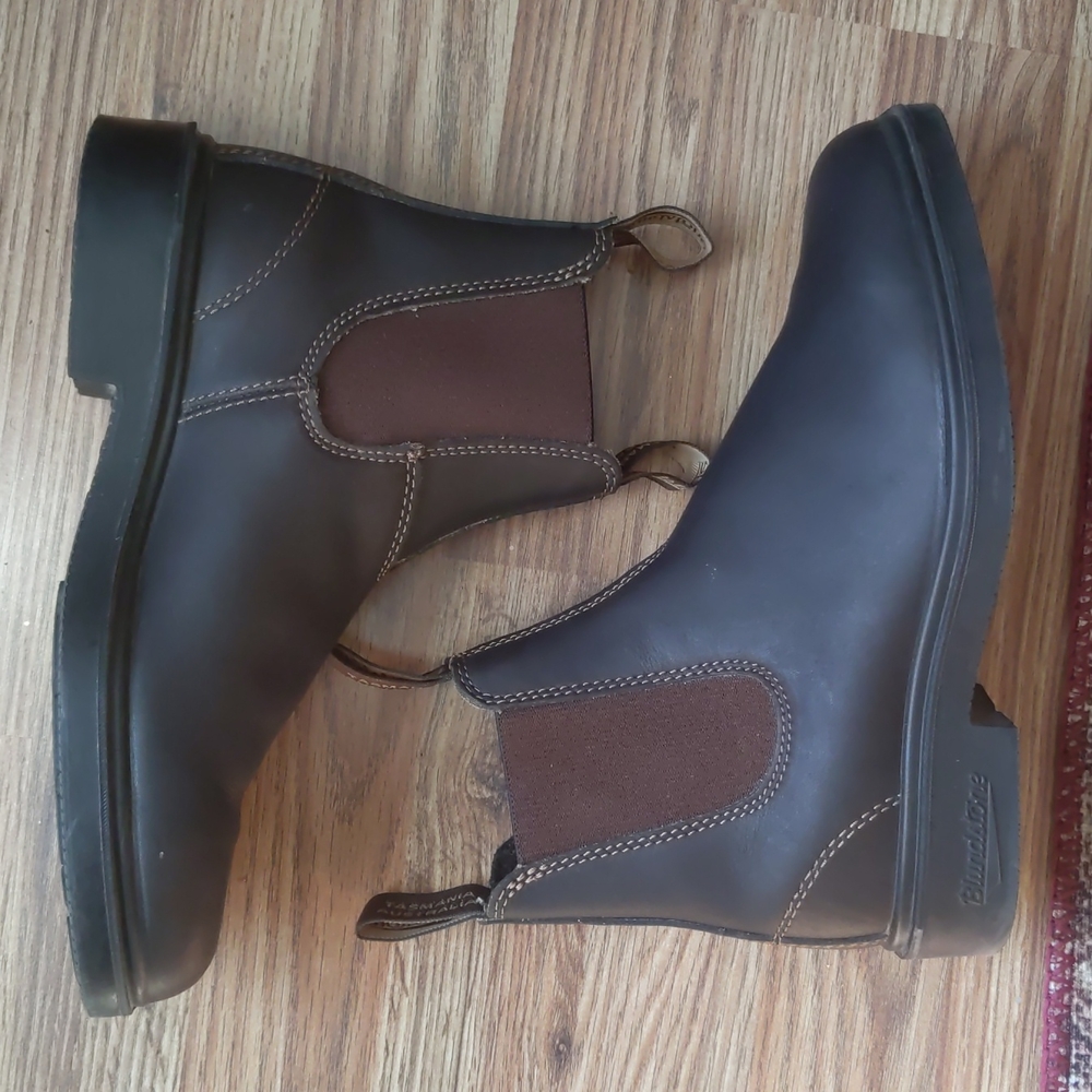 Like New Blundstone Boots